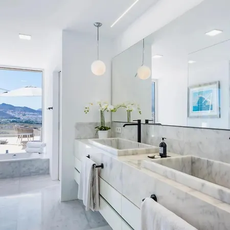 Luxliving Tenerife Serenas 别墅 阿德耶